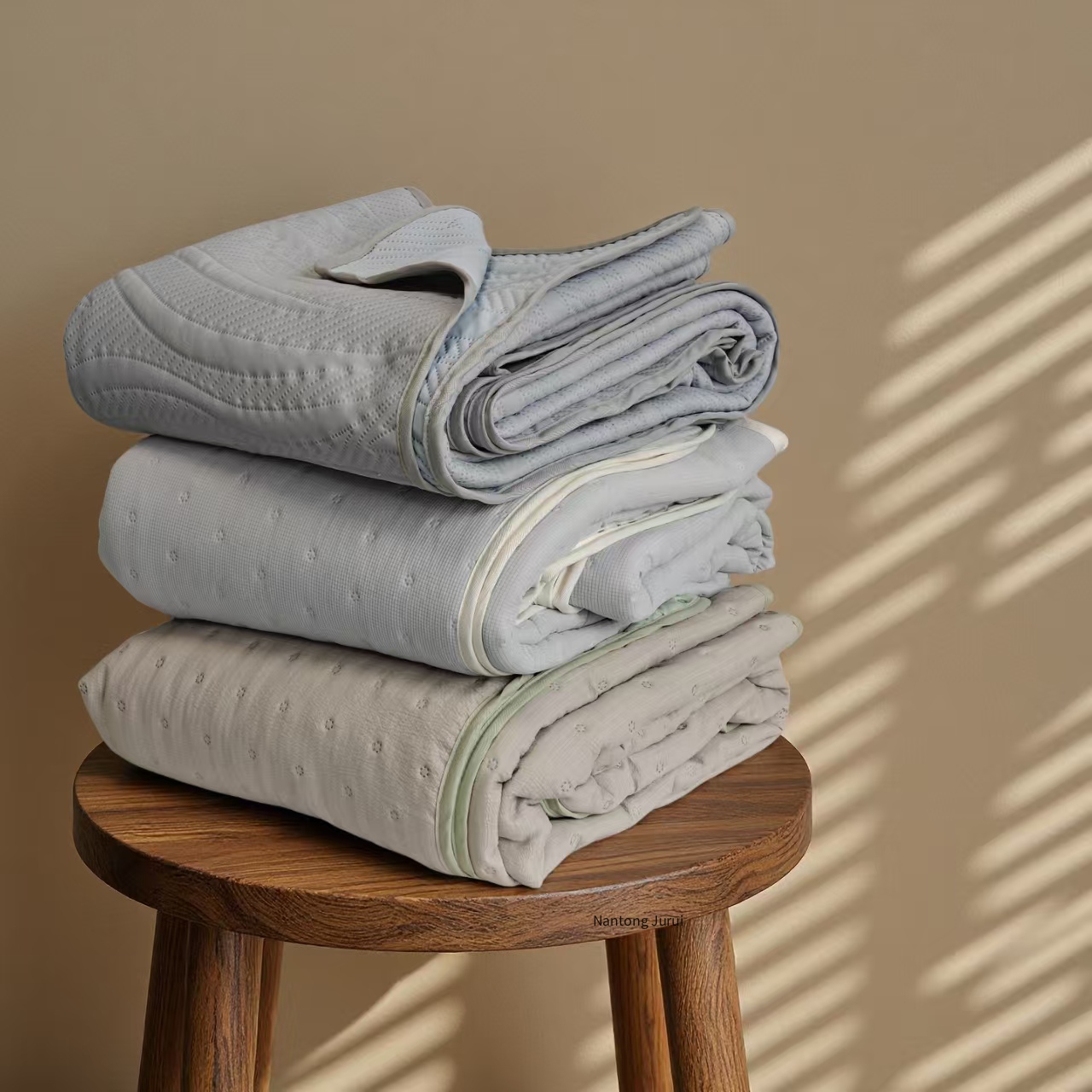 Solid Ultrasonic Lightweight Quilt for Summer Ultra-Soft Knitting Modern Style Various Pattern Bedspread Quit