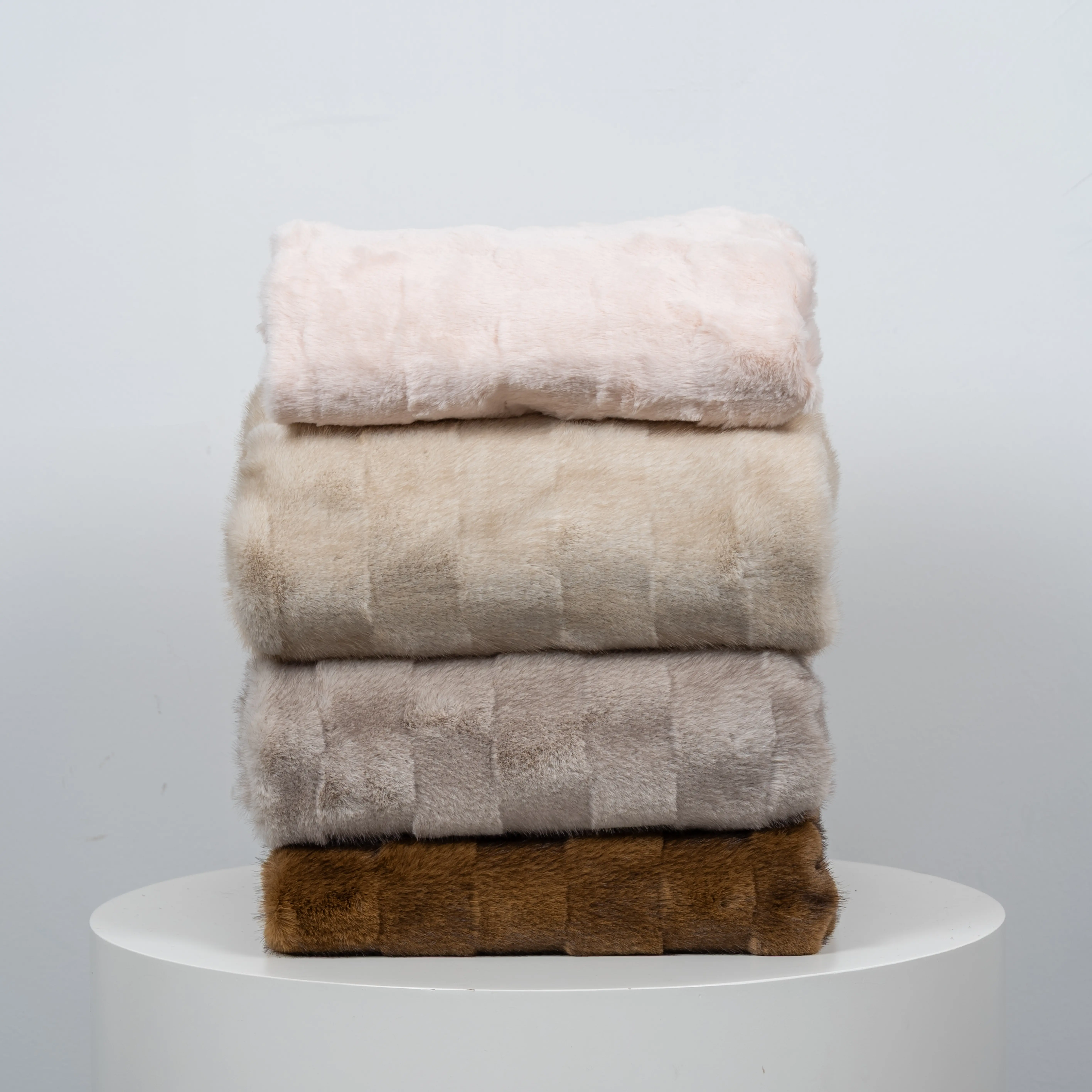 Bulk Luxury Blankets with Low MOQ