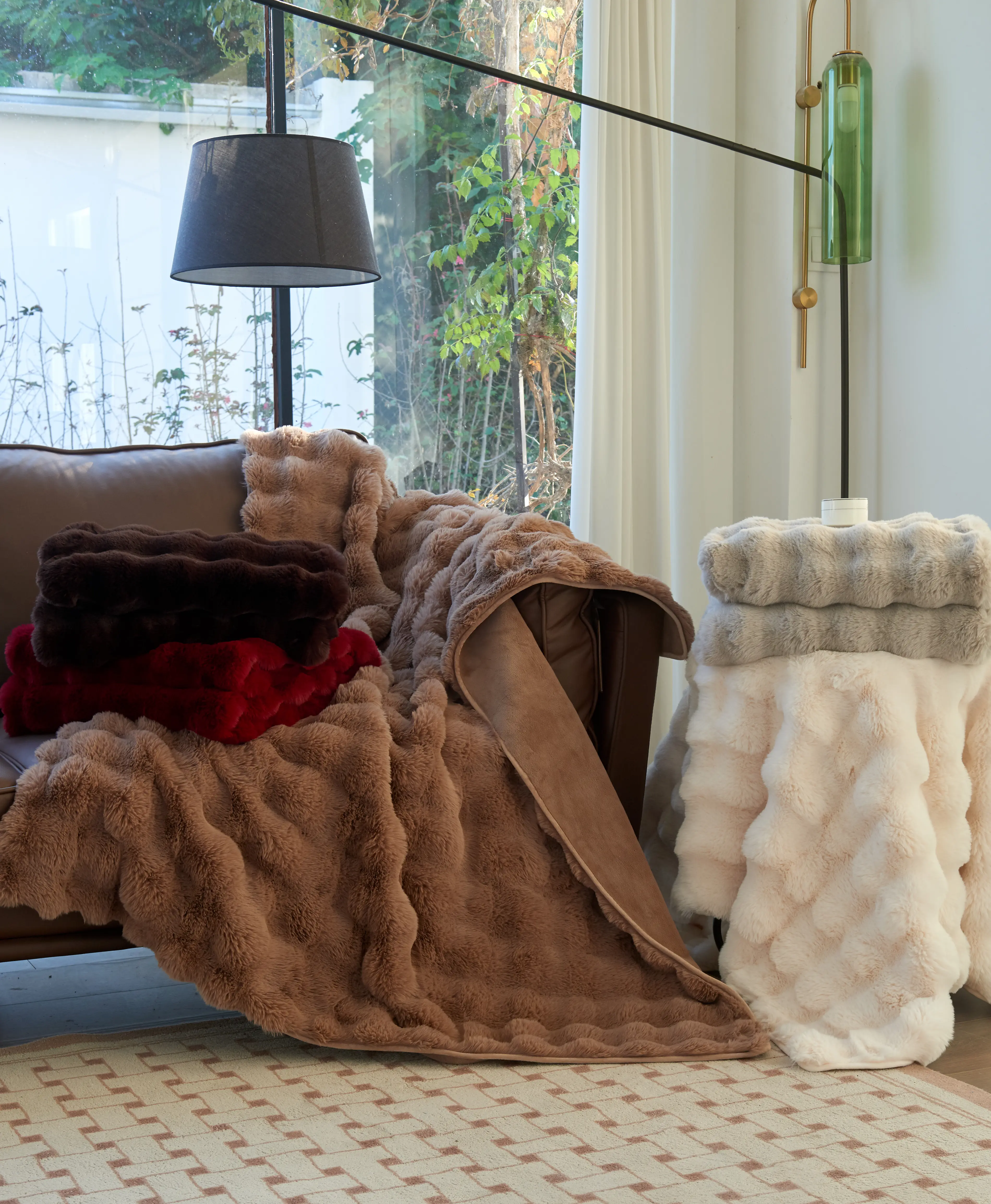 wholesale-faux-fur-throw-blanket-supplier